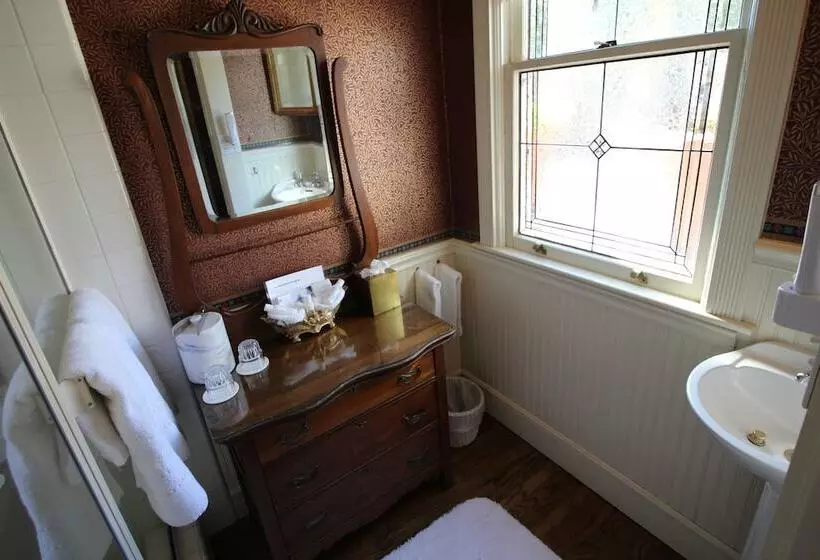 اتاق استاندارد با تخت دوبل, Simpson House Inn