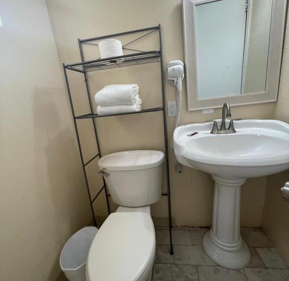 스탠다드 룸 킹사이즈 침대, Southwind Inn