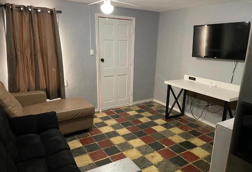 패밀리 스위트, Southwind Inn