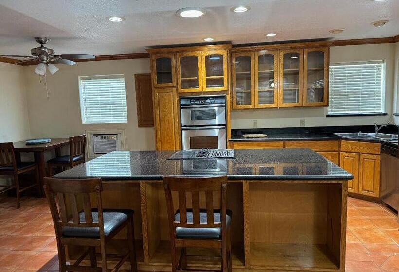 1침실 펜트하우스 아파트, Southwind Inn