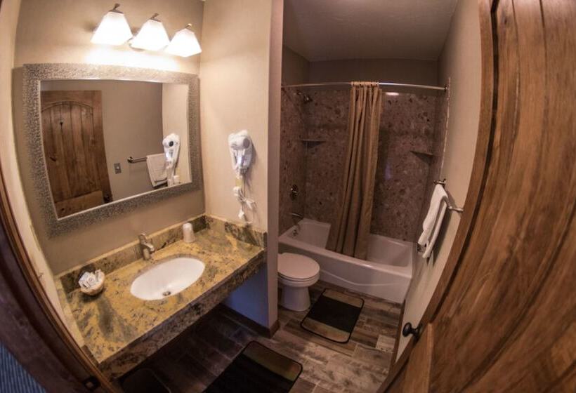 Люкс Deluxe 2 Спальни, Stagecoach Inn & Suites