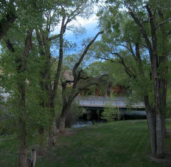 Люкс Кровать Кинг, Stagecoach Inn & Suites