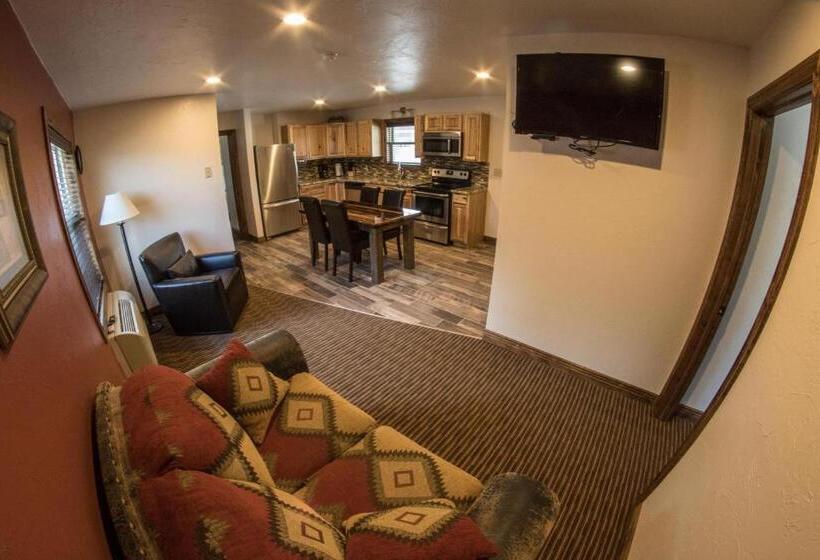 Люкс Deluxe 2 Спальни, Stagecoach Inn & Suites