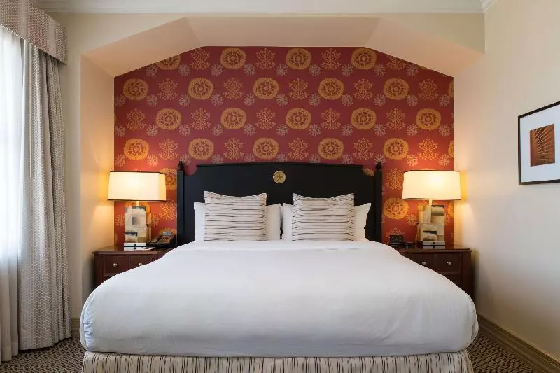 اتاق لوکس با تخت بزرگ, The Stephen F Austin Royal Sonesta