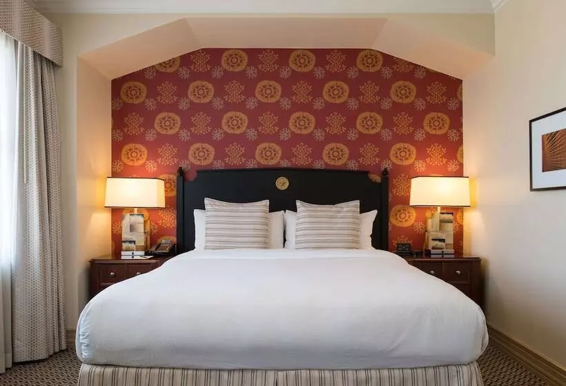 سوئیت کلاب, The Stephen F Austin Royal Sonesta