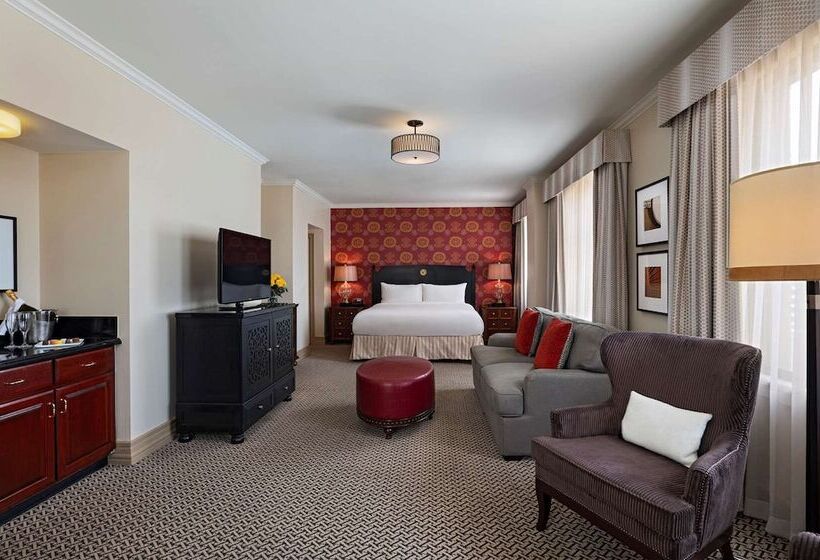 جناح, The Stephen F Austin Royal Sonesta