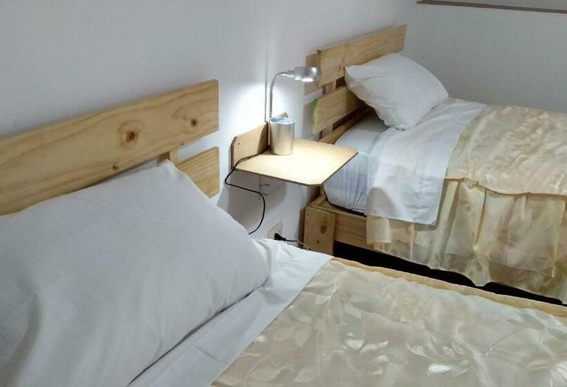 Standart Oda, Anais Y Nicolas Hostel