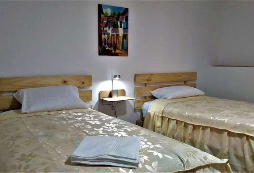 Standart Oda, Anais Y Nicolas Hostel