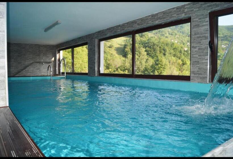 آپارتمان 3 خوابه, Lola S House