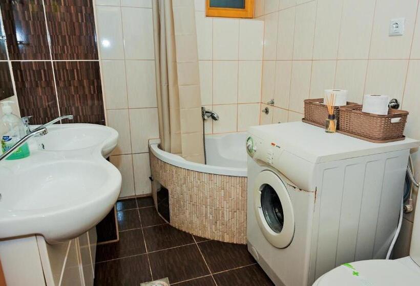 آپارتمان 3 خوابه, Lola S House