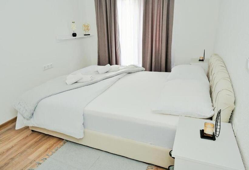 آپارتمان 1 خوابه با بالکن, Lola S House