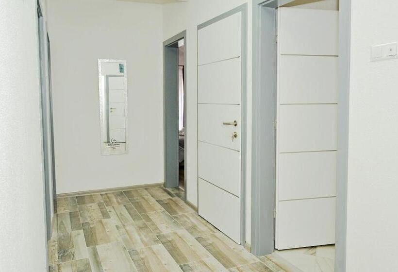 آپارتمان 1 خوابه با بالکن, Lola S House