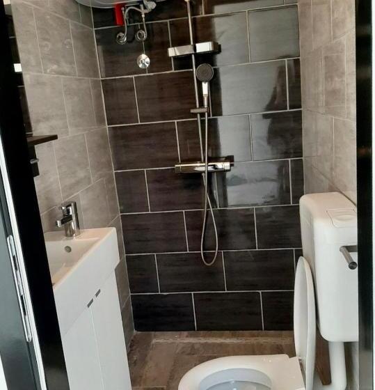 اتاق سوپریور, Lola S House