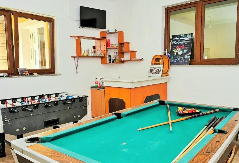 اتاق سوپریور, Lola S House