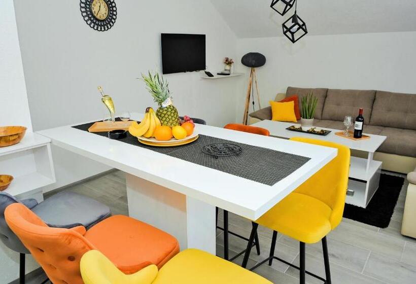 آپارتمان 1 خوابه با بالکن, Lola S House