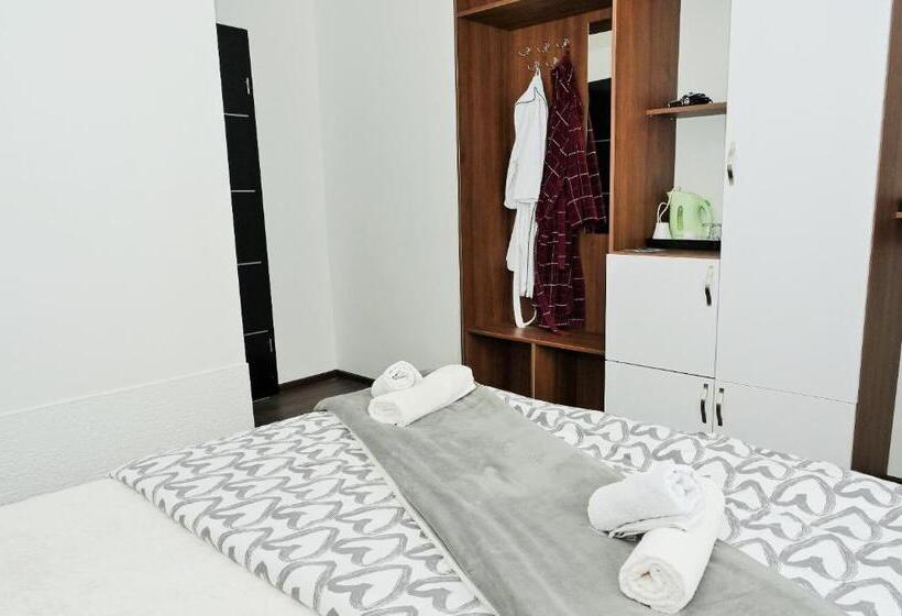 اتاق سوپریور, Lola S House