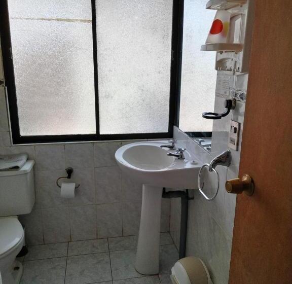 标准平房, Y Cabañas La Rosa Nautica