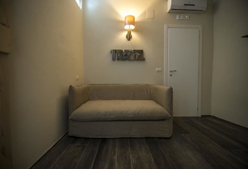 带阳台套房, Home Village B&b