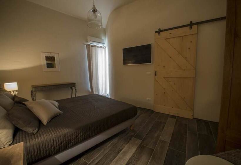 带阳台套房, Home Village B&b