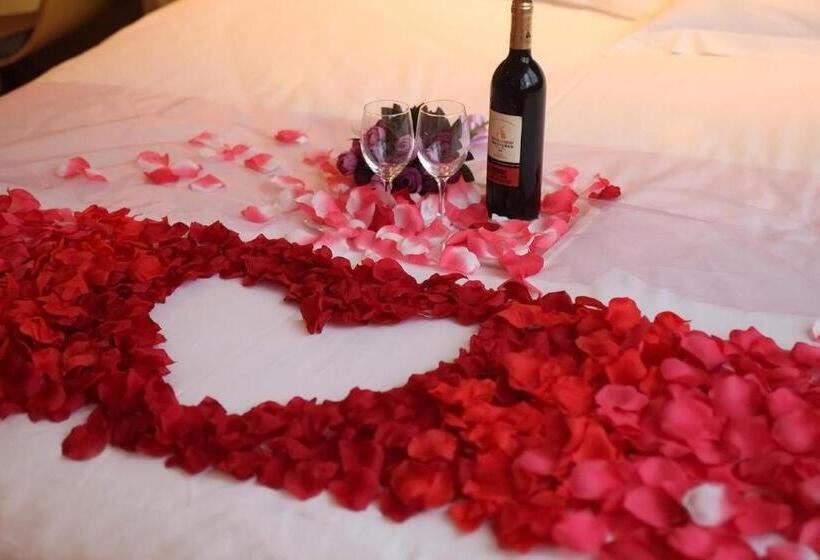 Romantic Room, Iu Hotel Shenyang Railway Station Sk Transfer Center