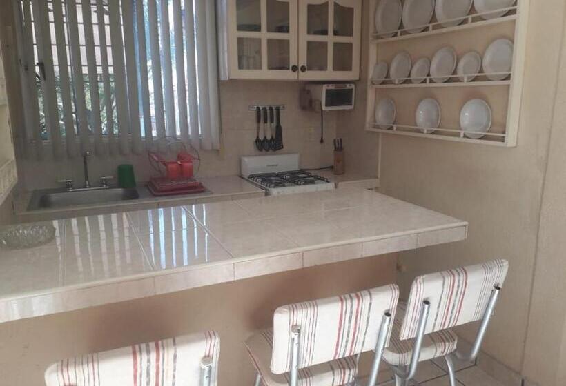 بنجلو ديلوكس, Villa Paraiso