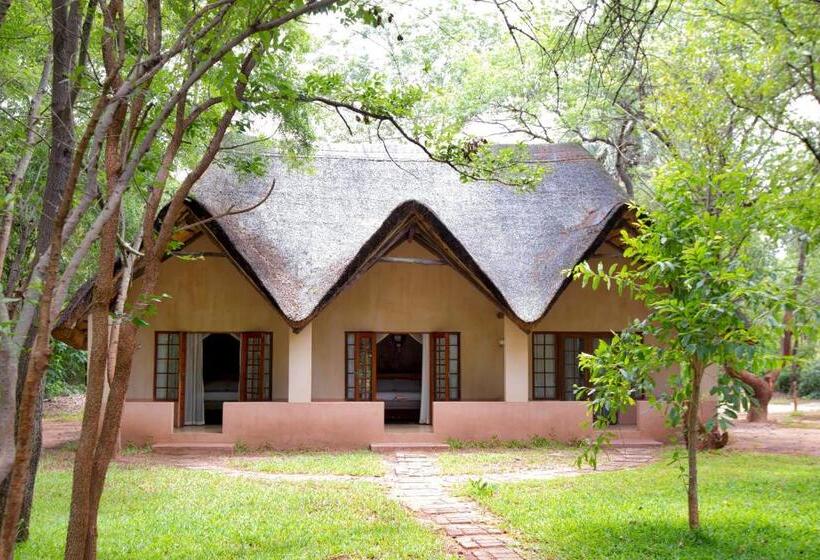 اتاق خانوادگی, The Royal Sichango Village