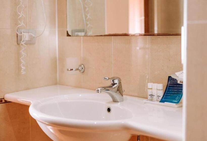 اتاق استاندارد چهار تخته, Valtur Otium Resort