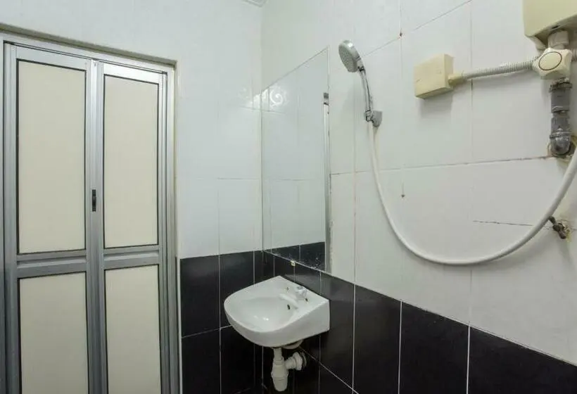キングサイズベッドのスタンダードルーム, Oyo 822 Zande Motel Kuala Selangor