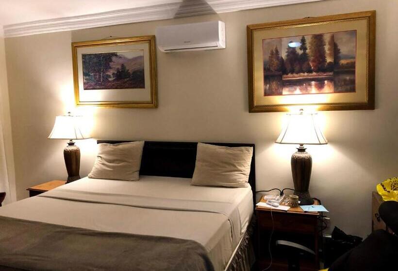 Deluxe Suite King Bed, Mallika Company, Sl