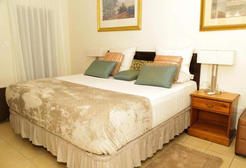 Deluxe Suite King Bed, Mallika Company, Sl