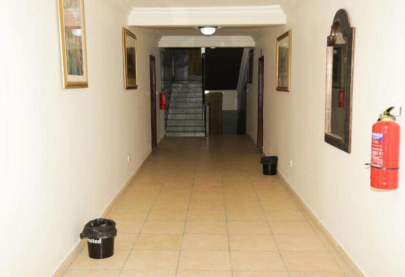 سوییت لوکس, Mallika Company, Sl