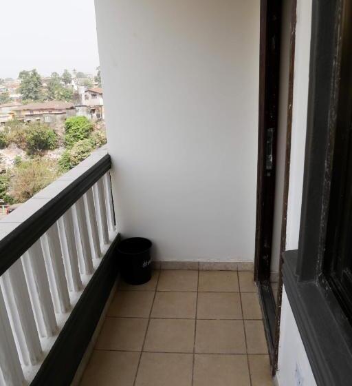 سوییت لوکس, Mallika Company, Sl