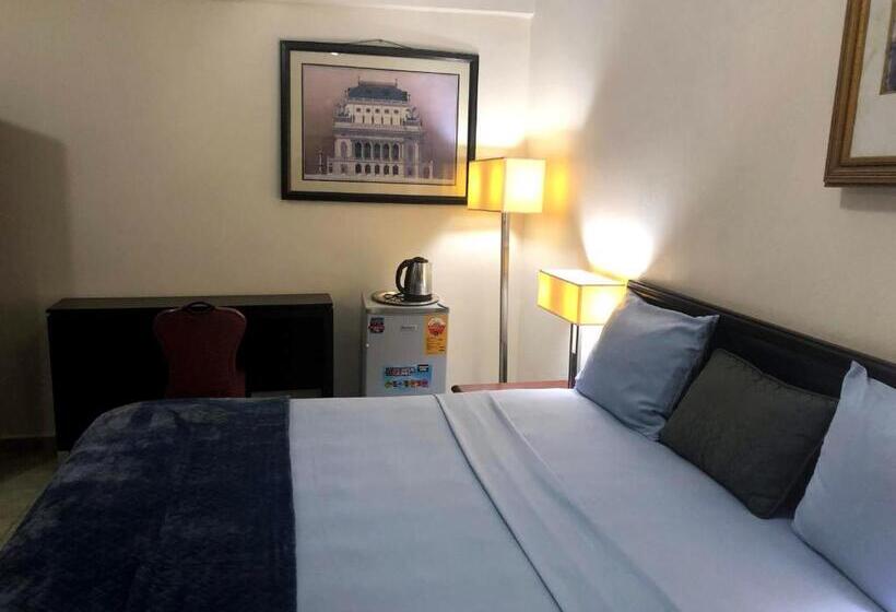 سوییت لوکس, Mallika Company, Sl