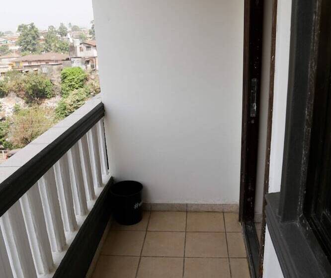 سوییت لوکس, Mallika Company, Sl