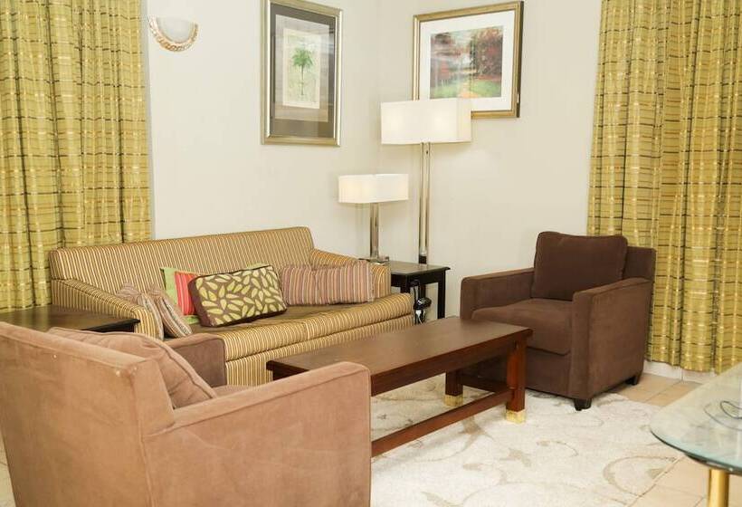 سوییت لوکس, Mallika Company, Sl