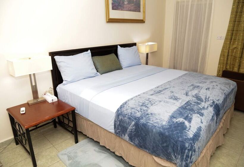 سوییت لوکس, Mallika Company, Sl