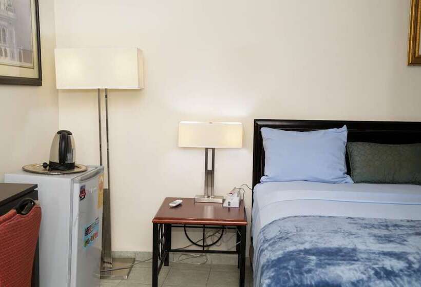 سوییت لوکس, Mallika Company, Sl