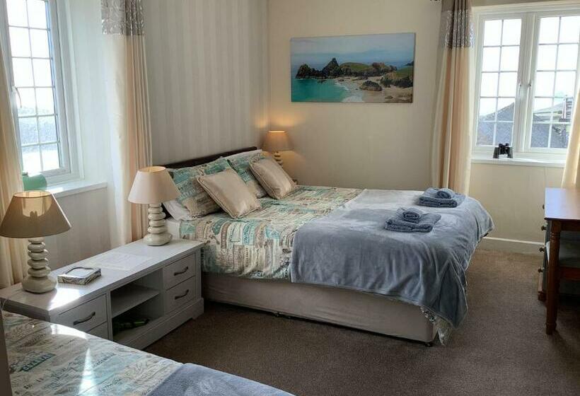 Triple Room Sea View, Haelarcher Farmhouse And Helicopter B&b