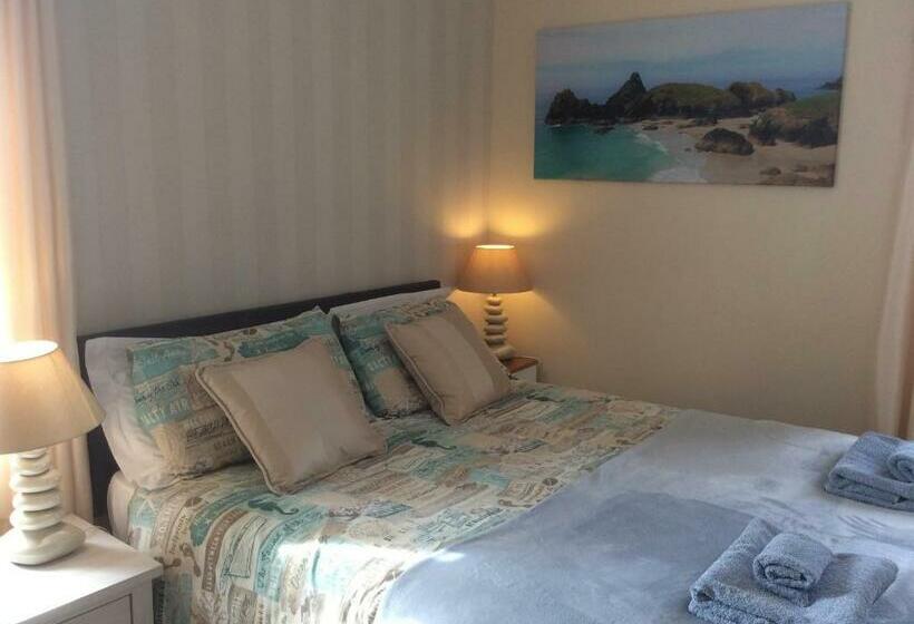 Triple Room Sea View, Haelarcher Farmhouse And Helicopter B&b