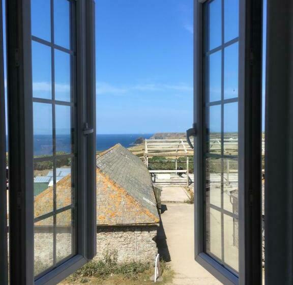 Triple Room Sea View, Haelarcher Farmhouse And Helicopter B&b
