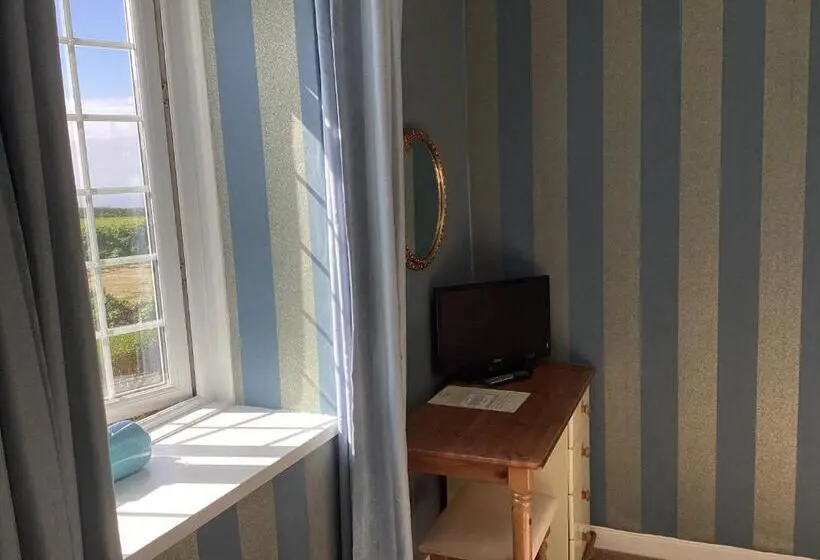 バスルーム共有のシングルスタンダード, Haelarcher Farmhouse And Helicopter B&b