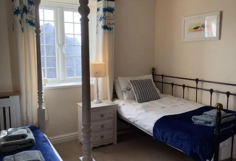 Triple Room Sea View, Haelarcher Farmhouse And Helicopter B&b
