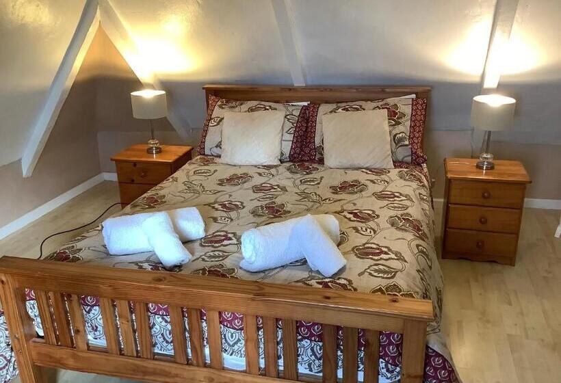 带共用浴室的标准房间, Haelarcher Farmhouse And Helicopter B&b