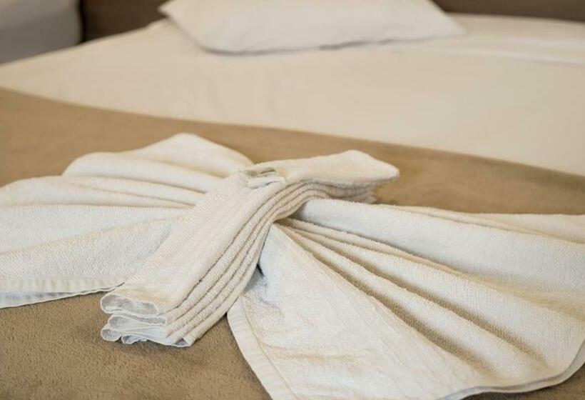 行政三人间, Araxá