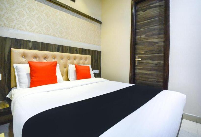 חדר קלאסי לשלושה, Capital O 69624 Hotel Moments Inn