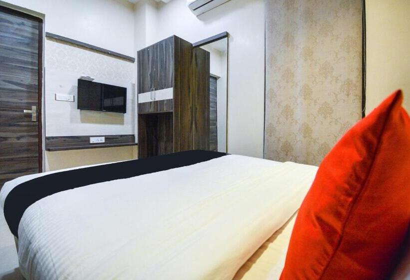 חדר קלאסי לשלושה, Capital O 69624 Hotel Moments Inn