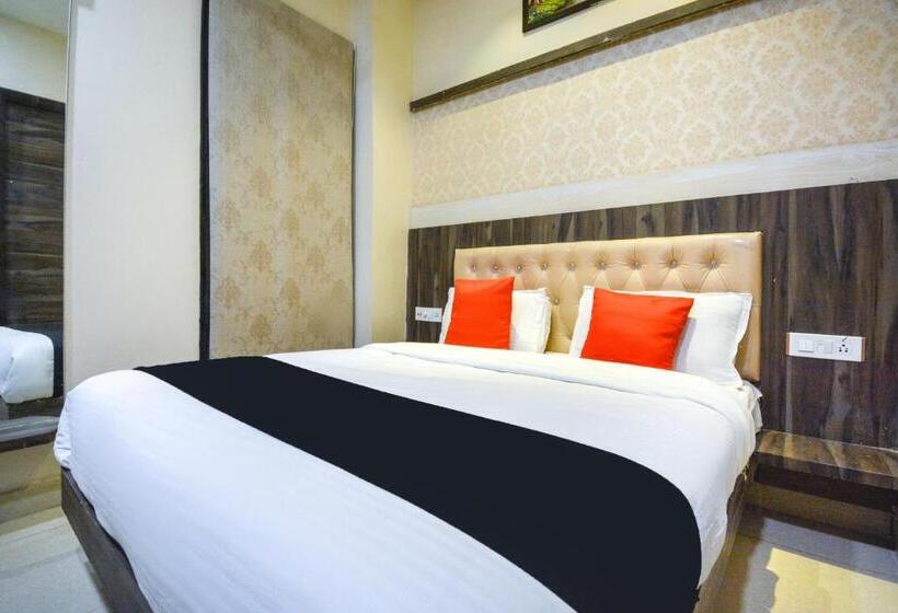 חדר קלאסי לשלושה, Capital O 69624 Hotel Moments Inn