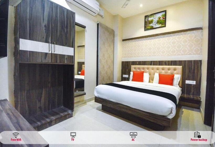 חדר קלאסי לשלושה, Capital O 69624 Hotel Moments Inn