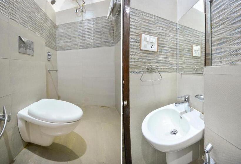 חדר דלוקס לשלושה, Capital O 69624 Hotel Moments Inn