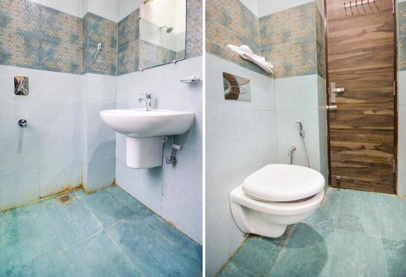 חדר קומפורט לשלושה, Capital O 69624 Hotel Moments Inn